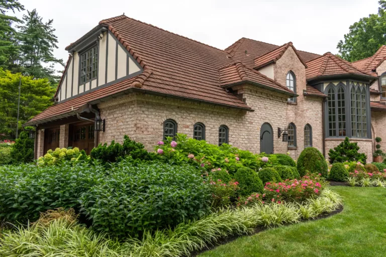 Historic Homes Landscaping in Bloom